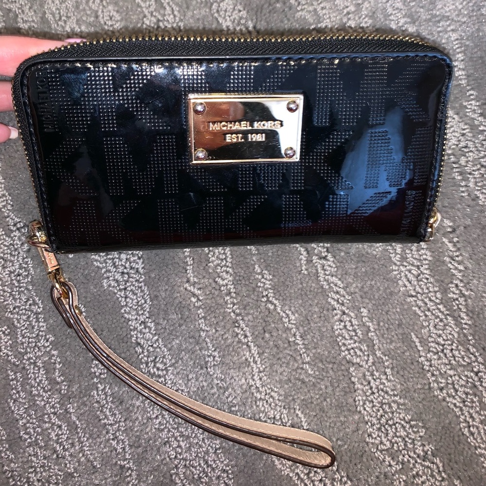 Michael kors black wristlet wallet